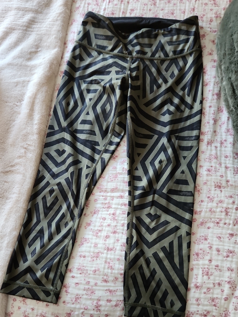 Lululemon Cropped Black and Green Leggings